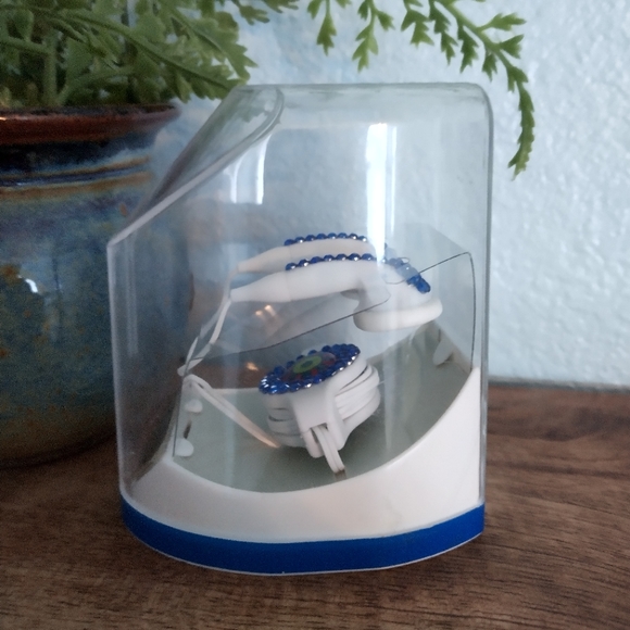 Sparkly Rhinestone Retractable Earbuds by Mixit - Picture 2 of 8